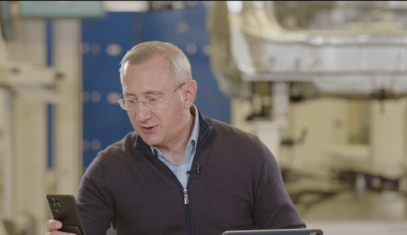 Владислав Шапша в прямом эфире отвечает на вопросы калужан