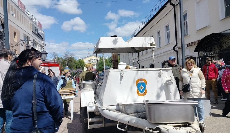 Калужан угостили солдатской кашей