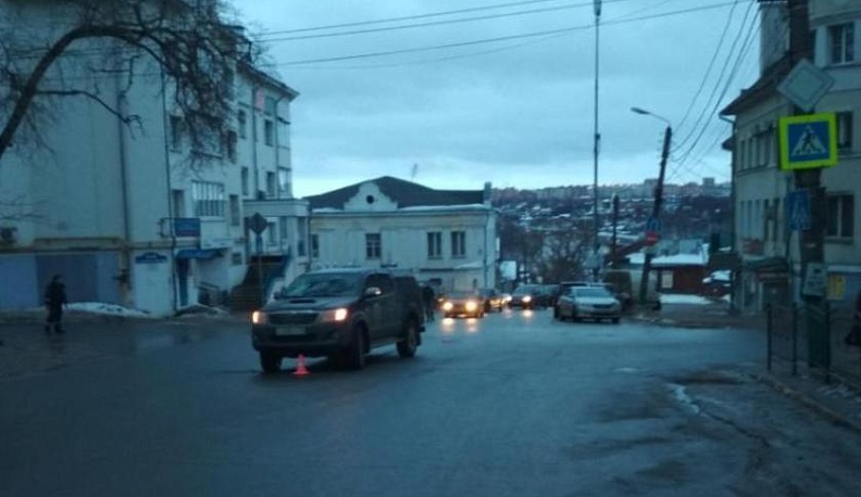 В Калуге Тойота сбила мужчину на пешеходном переходе 