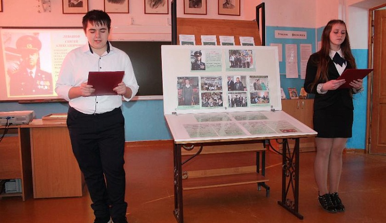 И внуки героев минувшей войны сейчас в карауле стоят