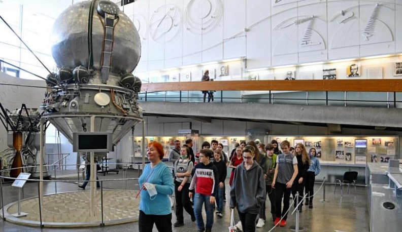 Экскурсанты - хорошо,  а туристы лучше