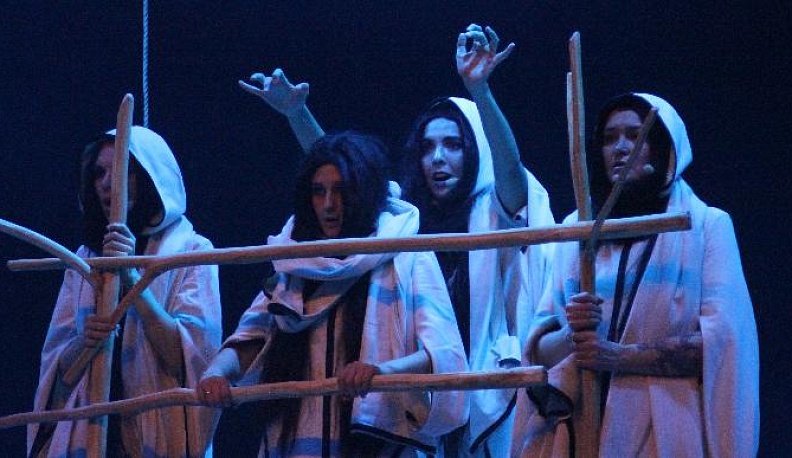 Вилы могут петь и танцевать