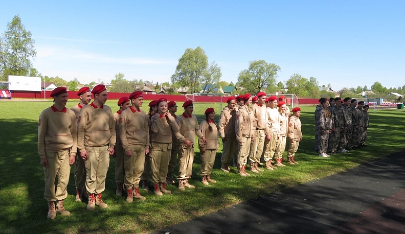 В Спас-Деменске для школьников организовали военно-спортивную игру «Победа»