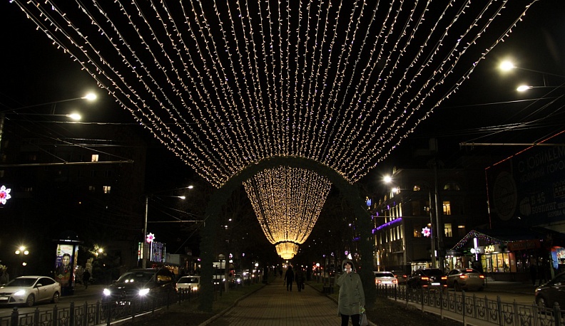 Улицы Калуги к Новому году украсят 700 светодиодных консолей