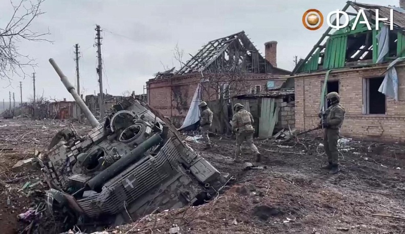 Клещи и котлы  в Донбассе