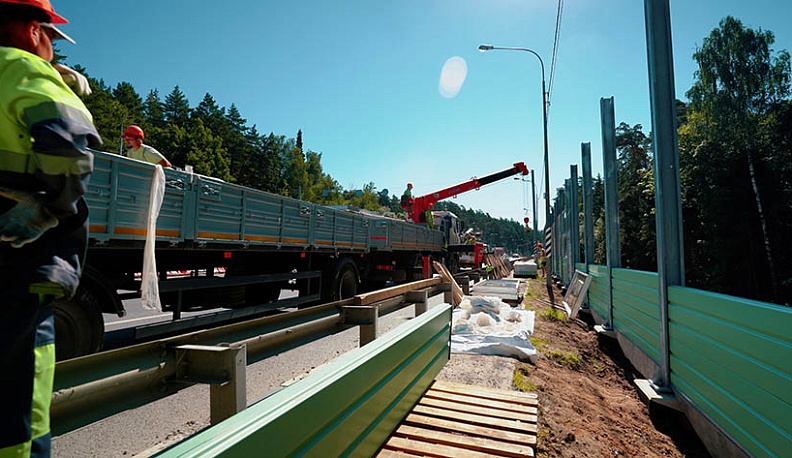 В Калуге на подъезде к городу завершается монтаж шумозащитных экранов 