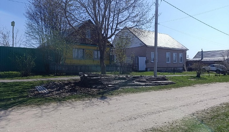 В Мещовске после жалобы местного жителя убрали мусор