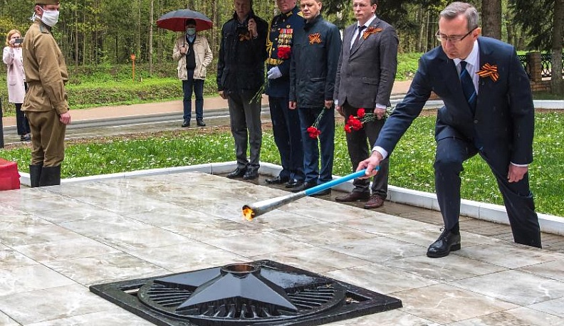 Слышим, бьются героев сердца…