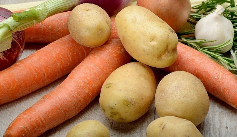 В Калуге значительно подешевели картофель и морковь