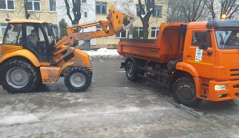 Власти Калуги просят не парковать машины на трех улицах ночью и на трех днем