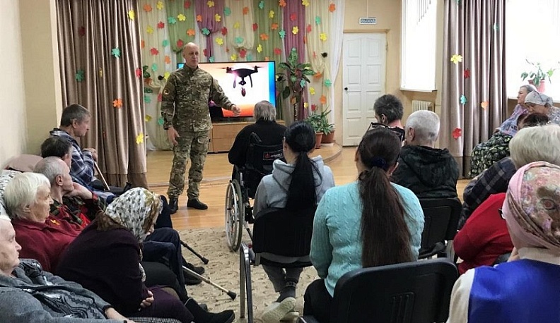Руководитель калужского фонда «Защитники Отечества» провел в Новослободском доме-интернате встречу с коллективом и проживающими