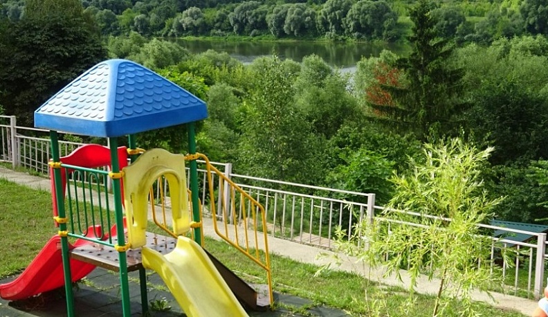 В Калуге приведут в порядок детские площадки после предписания прокуратуры