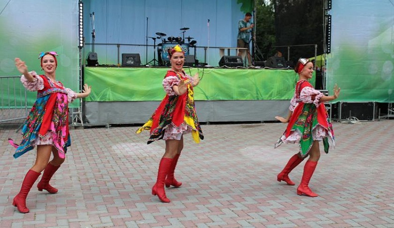 С новым летом!