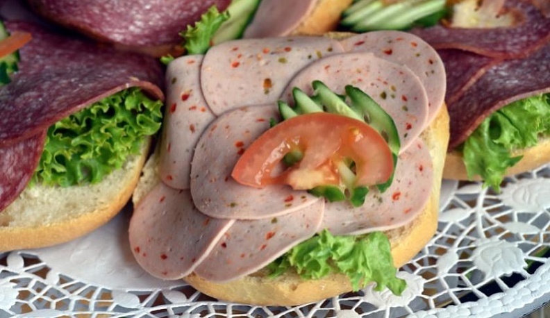 В Калуге самая дорогая колбаса и самые дешевые огурцы среди соседних регионов