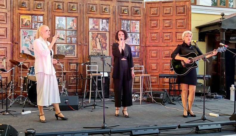 Калужский Драмтеатр провел традиционную газон-пати