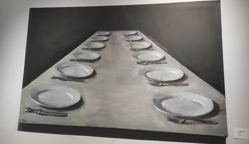 В Калуге проходит выставка московского художника об одиночестве, разлуках и немного о красном вине