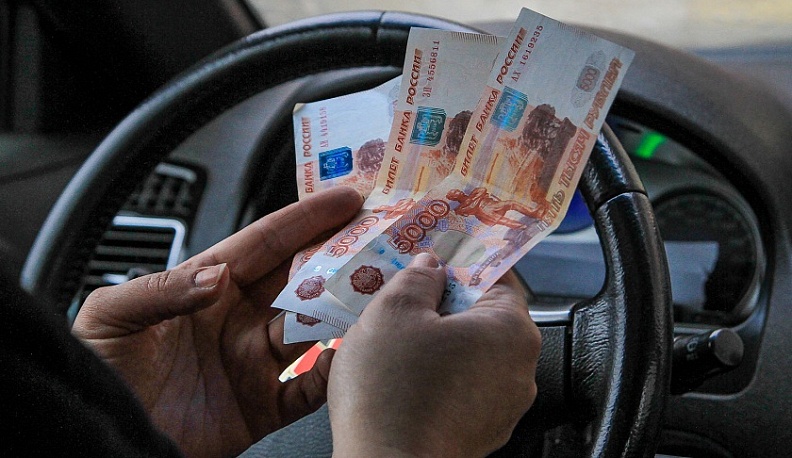 В Калужской области знакомый «помог» мужчине потерять деньги и машину