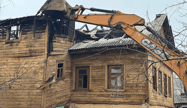 В Калуге начали снос аварийного дома на улице Дарвина