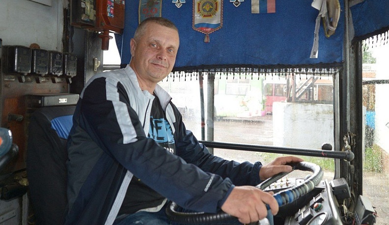 Владислав Шапша поздравил работников автомобильного и городского пассажирского транспорта