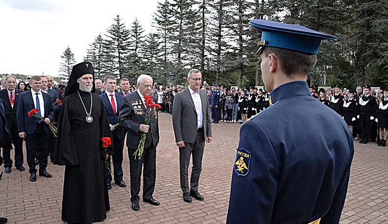 Владислав Шапша принял участие в торжествах на Безымянной высоте
