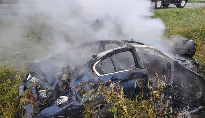В Калужской области BMW вылетел в кювет и загорелся