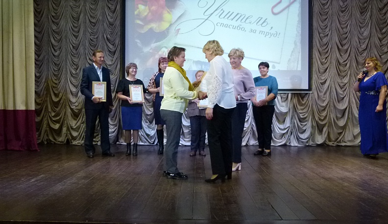 В Износках прошло чествование учителей