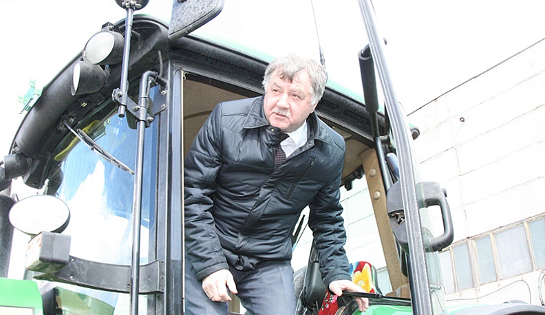 Свой человек  среди крестьян