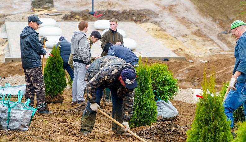 В Сухиничах продолжается благоустройство Баевского оврага