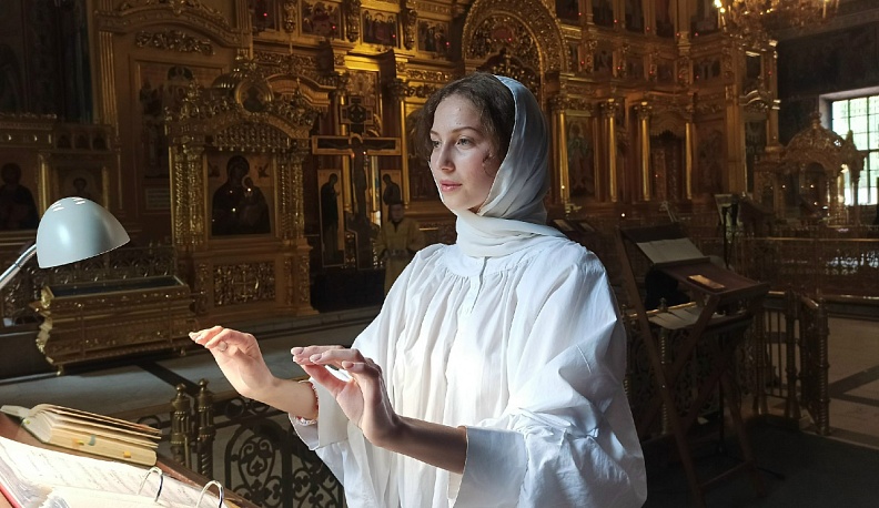 Старшей дочери Марии 21 год, она учится в духовном училище на регента и уже пять лет помогает строить семейное дело.