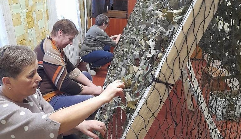 Жители деревни Савино Мосальского района помогают участникам СВО
