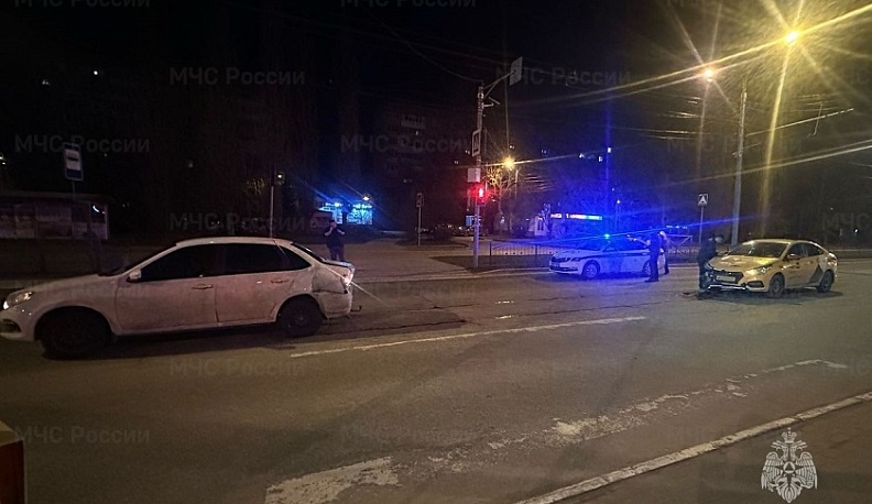 Ночь в Калуге столкнулись две легковушки 