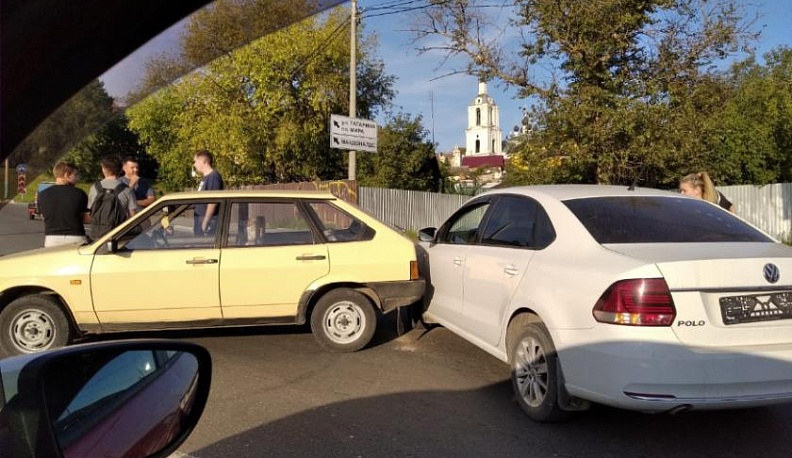 На Набережной образовался затор из-за ДТП под Гагаринским мостом