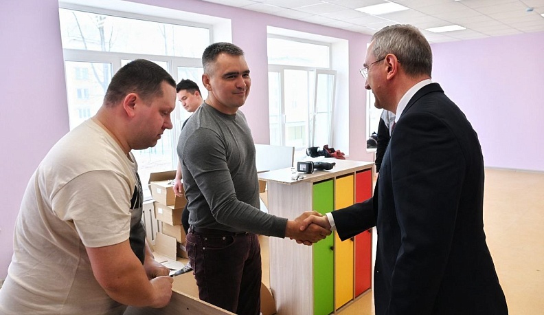 Владислав Шапша посетил будущий детский сад в военном городке под Боровском