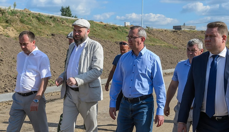 На набережной Яченского водохранилища начаты работы по созданию пляжной зоны