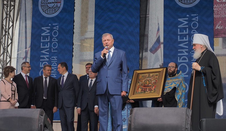 Калужан поздравили с Днем города на Театральной площади