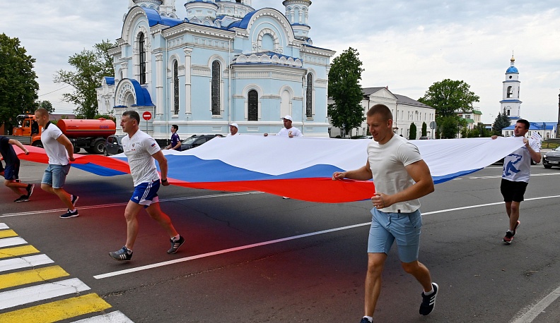 В Малоярославецком районе прошел автопробег в поддержку армии и Президента