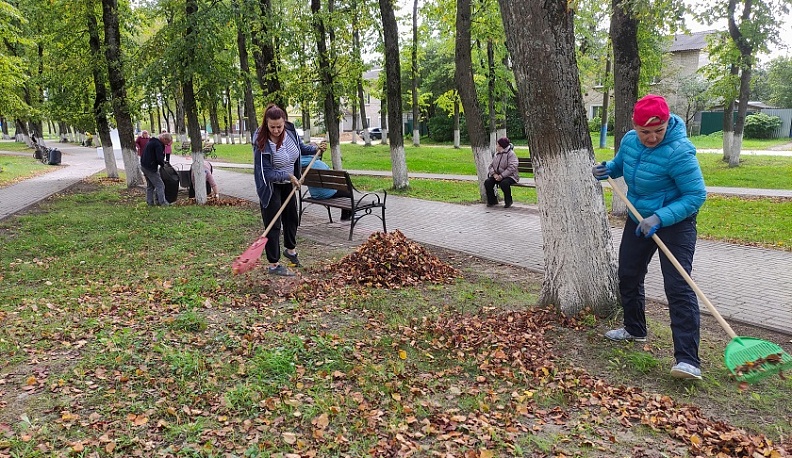 В Жиздре проводят субботники по уборке города