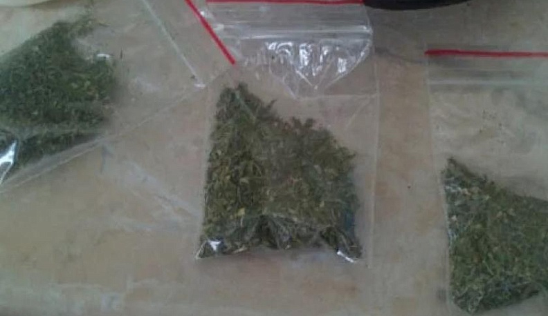 Госавтонспекторы задержали в Калуге иномарку с марихуаной