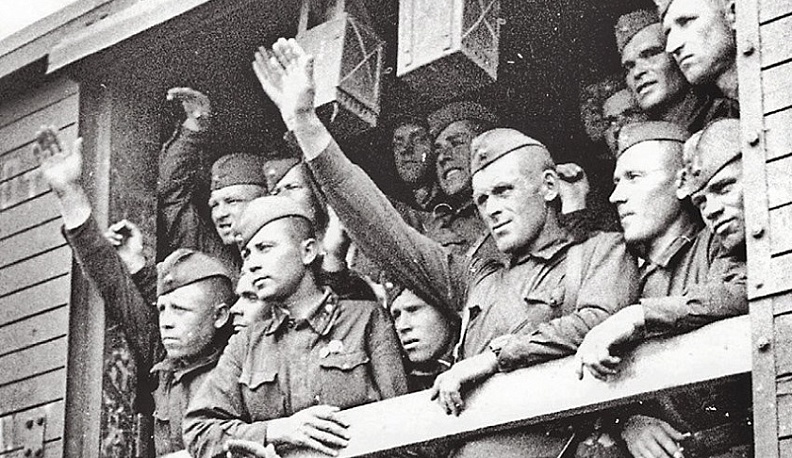 Владислав Шапша почтил память героев Великой Отечественной войны в День памяти и скорби 