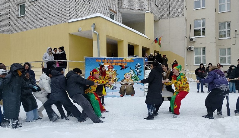 Студенты КГУ отметили Масленицу