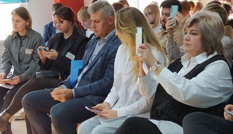 Подростки и работодатели Калуги обсудили вопросы трудоустройства