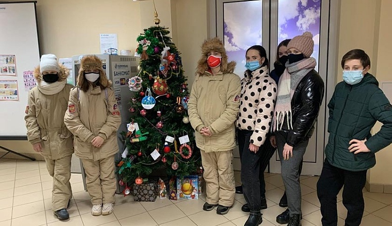 В Калуге дети подарили подарки врачам инфекционки