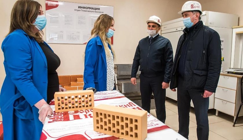 Глава региона побывал на предприятиях строительной отрасли в Воротынске 