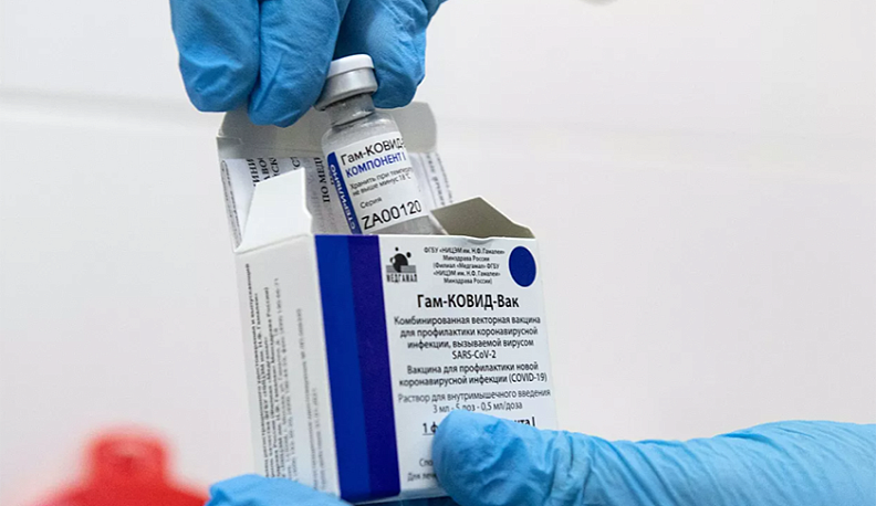 После калужских врачей вакцину от коронавируса получат соцработники и учителя