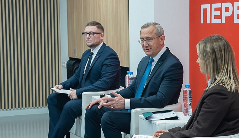 Владислав Шапша встретился с участниками «Движения Первых»