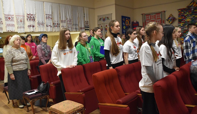 В Людинове в День героев Отечества вручили награды, провели акцию и встречу