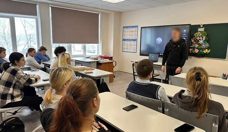 Участник СВО рассказал старшеклассникам Ферзиковского округа о профессиях и особенностях военной службы