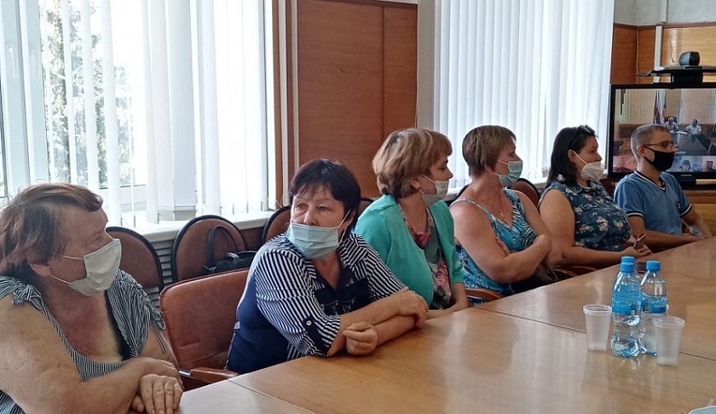 Ольга Коробова встретилась с многодетными родителями Износковского района