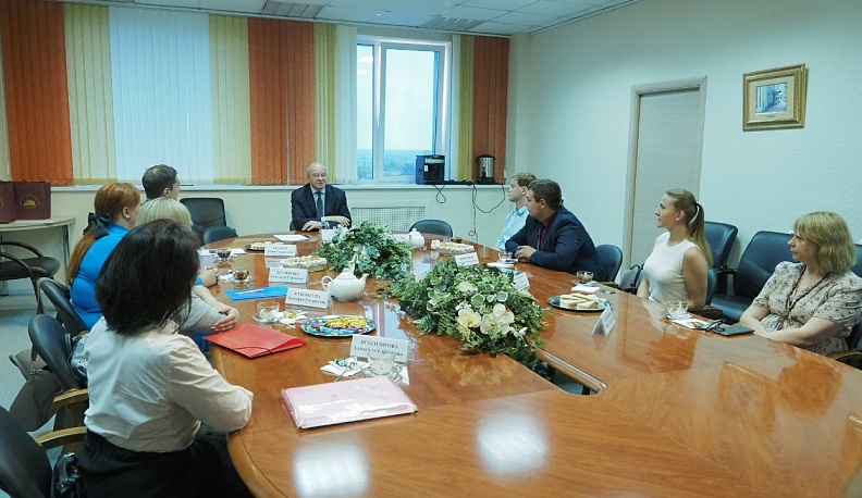 В селах и малых городах Калужской области будут работать 34 «земских учителя»