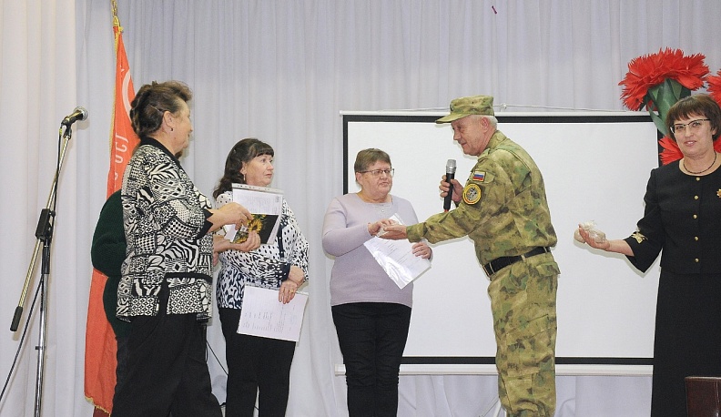 Людиновские поисковики передали найденный солдатский медальон в Ярославскую область
